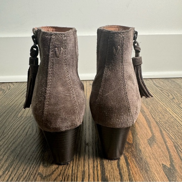 Vionic Madeline Suede Tassel Zipper Block Heel Ankle Boots in Taupe Gray size 7 - Picture 5 of 10